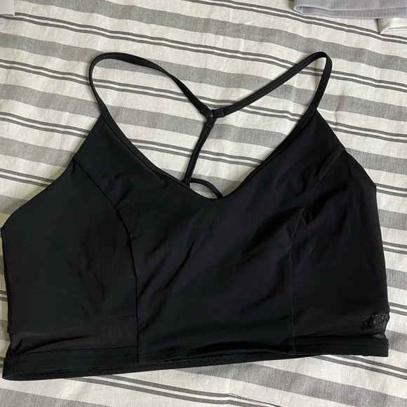 Strapped back sports bra - Picture 2 of 2